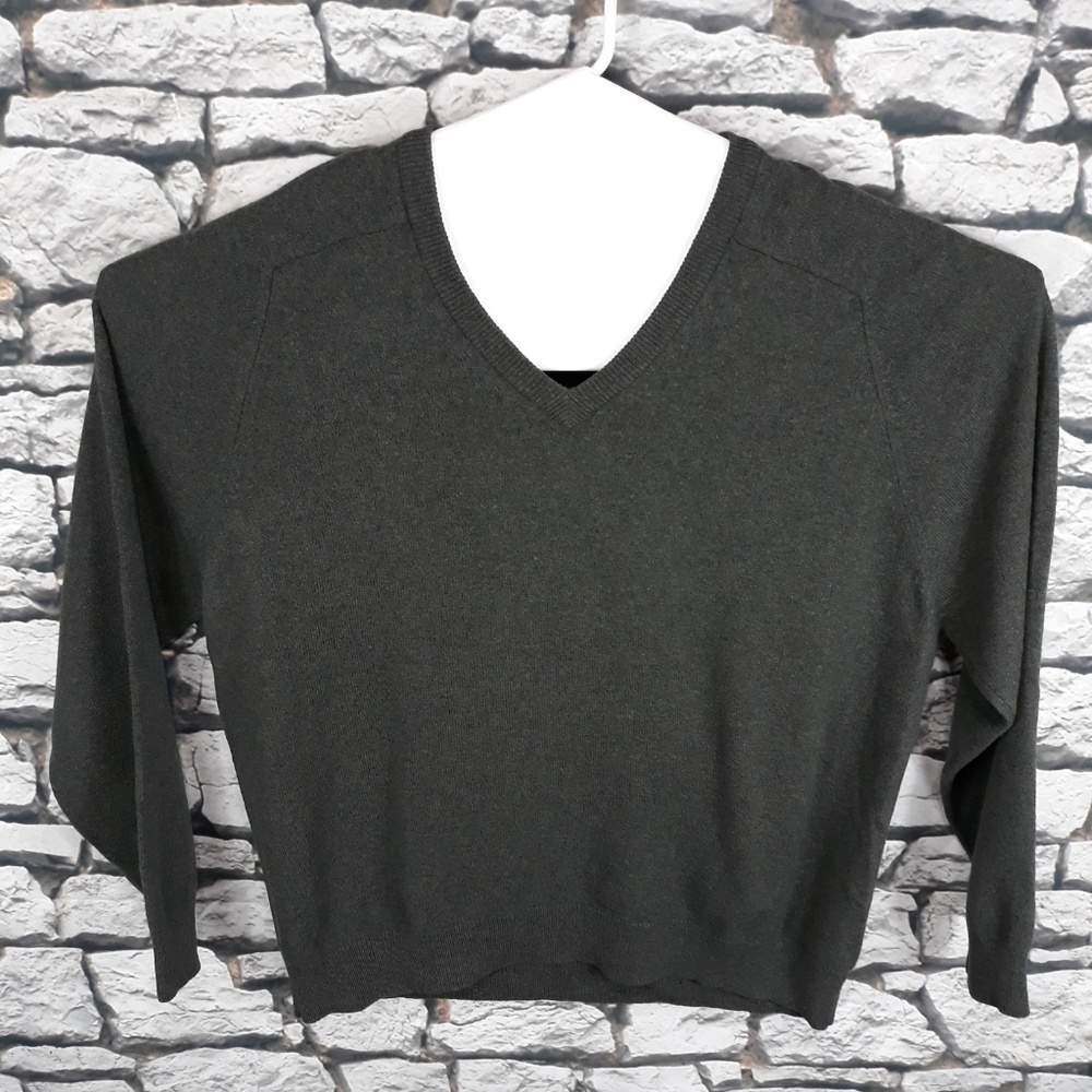 LL Bean Green V-Neck Lambs Wool Sweater